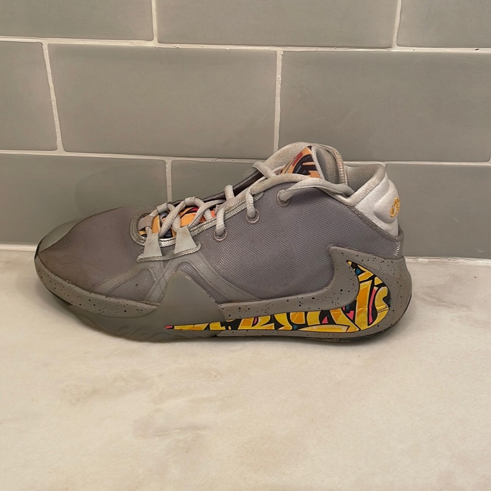 Nike Basketball Shoes / Men’s Size - 5